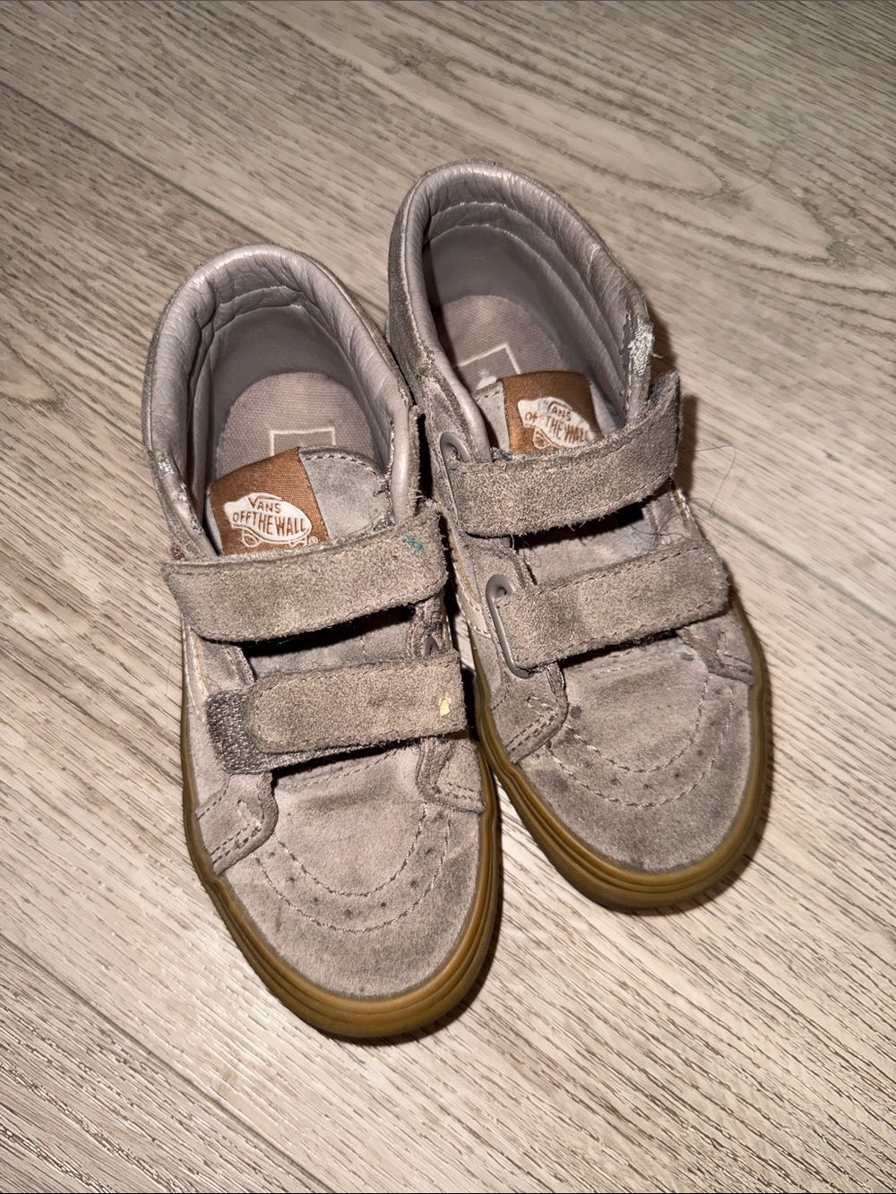 Vans Kids Suede Velcro Sneakers in Light Gray with Gum Sole